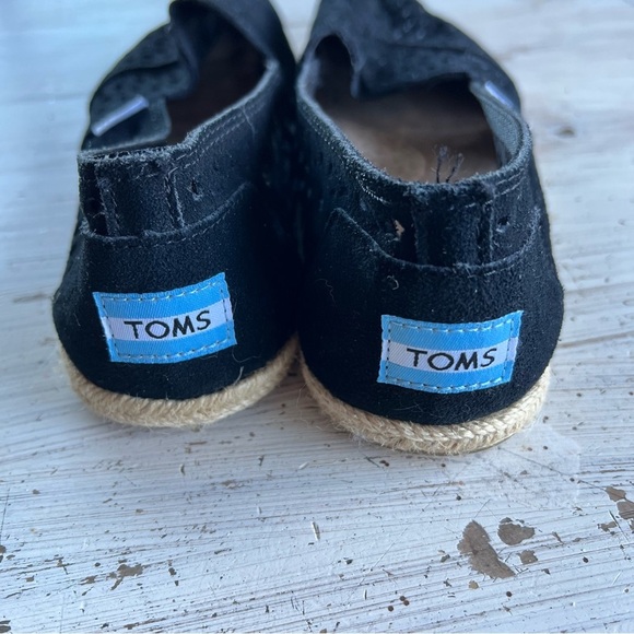TOMS Women's Classics Black Moroccan Cutout Slip Ons 7.5 - Picture 3 of 4